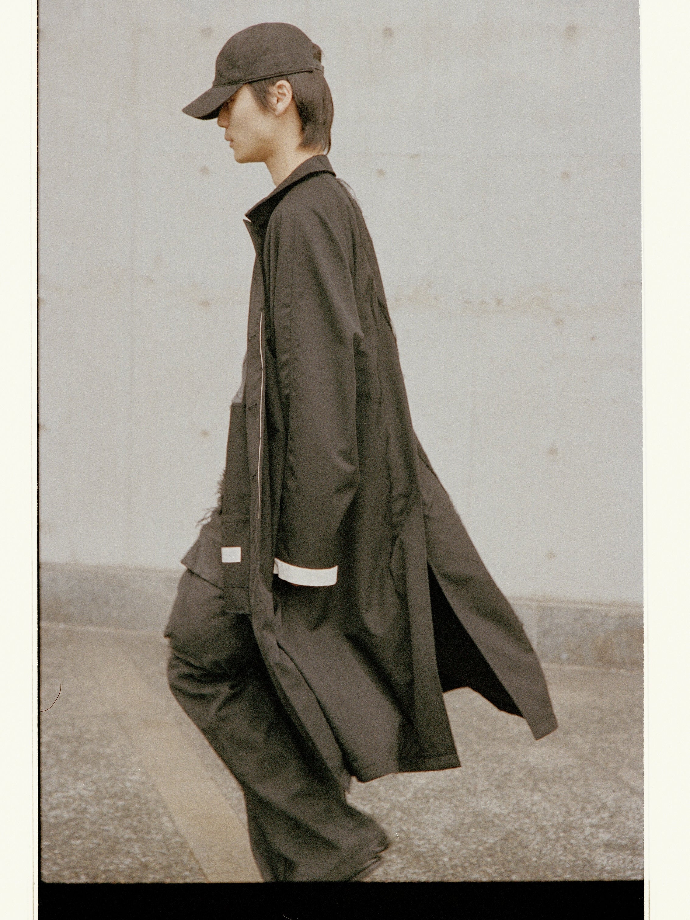 The “Lien” Virgin Wool Coat in matte black - Image 3