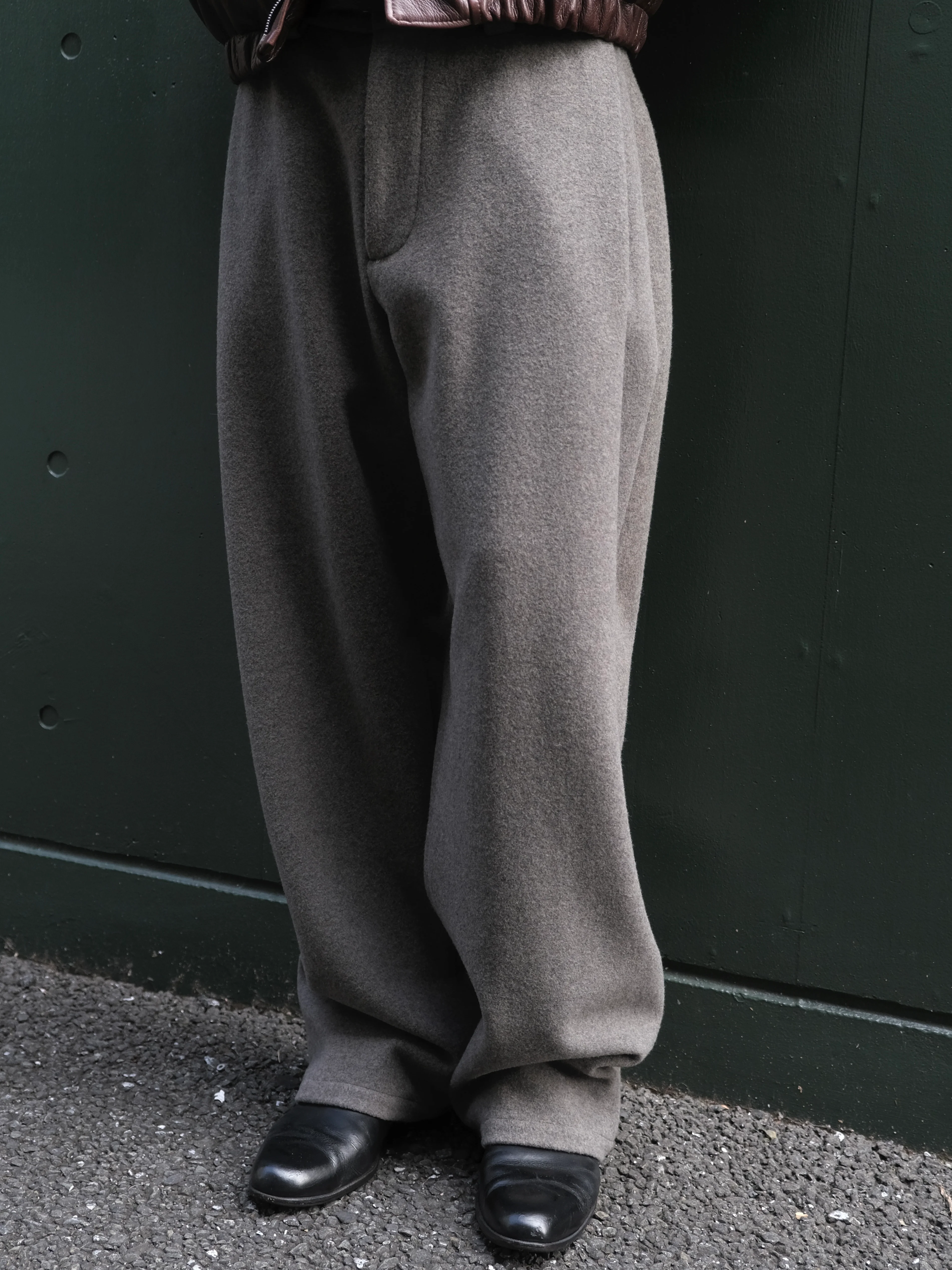 Two-Tuck Pocket Trousers in Wool/Cashmere - Image 3