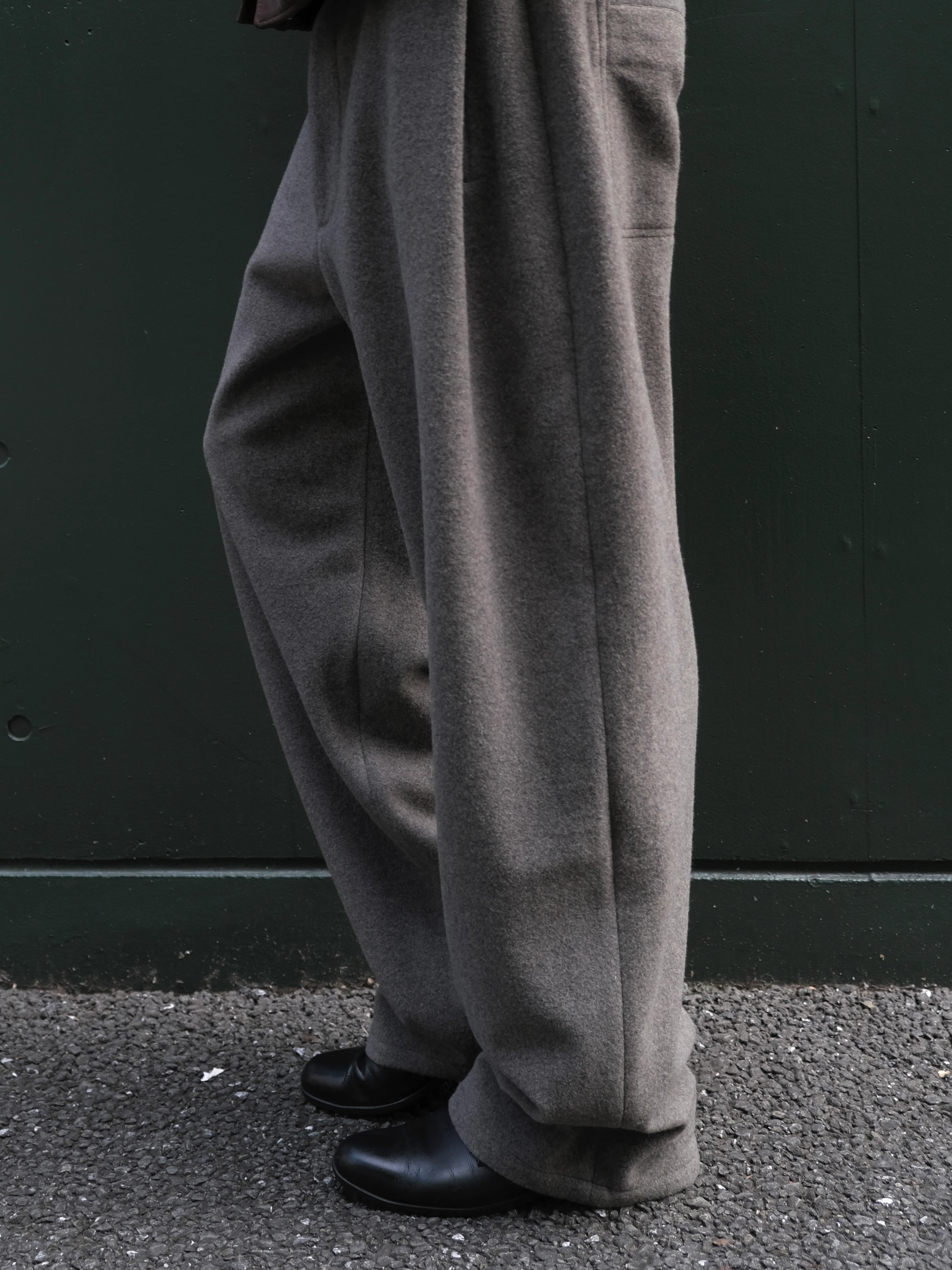 Two-Tuck Pocket Trousers in Wool/Cashmere - Image 4