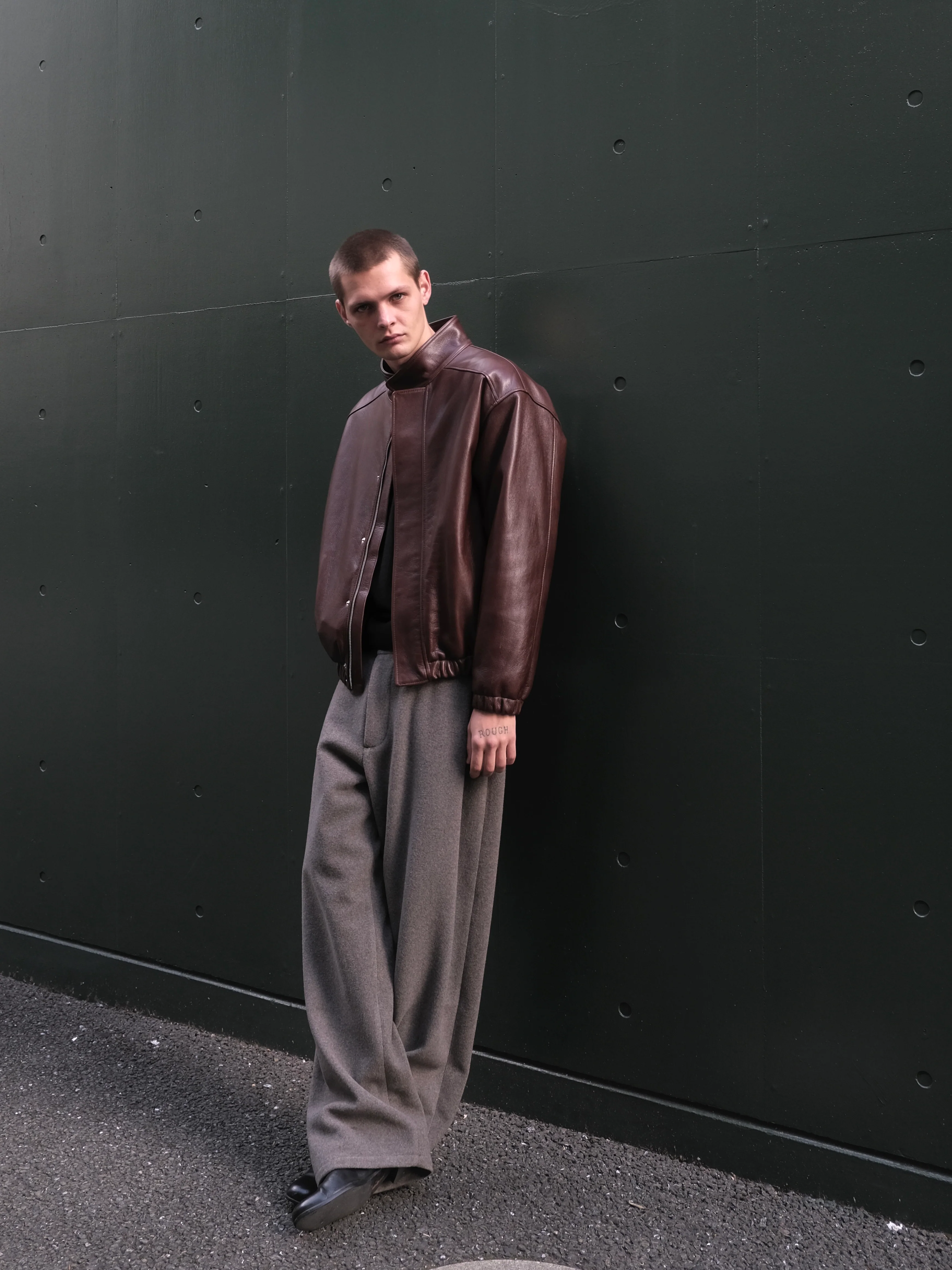 Two-Tuck Pocket Trousers in Wool/Cashmere - Image 5