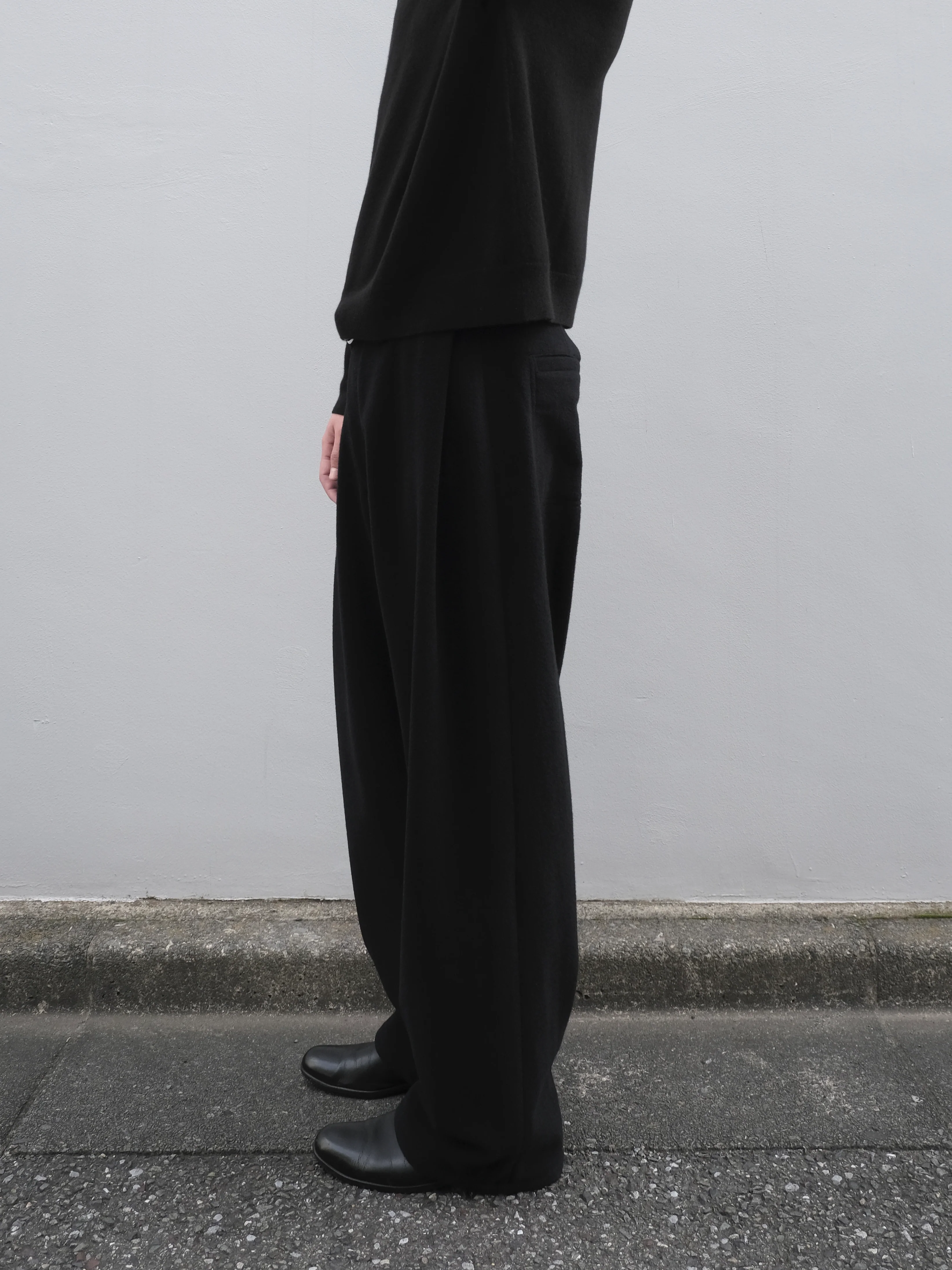 Two-Tuck Pocket Trousers in Wool/Cashmere - Image 9
